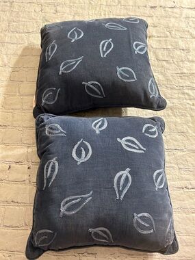 GLORIA VANDERBILT VINTAGE EMBROIDERED LEAF MOTIF BLUE SOFT CORDUROY (2) PILLOWS